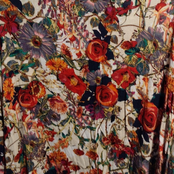 Like New Floral kimono - Picture 2 of 10